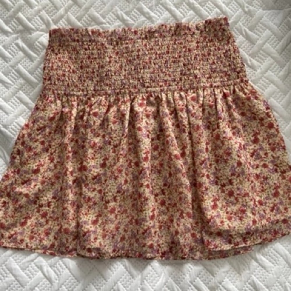 Summer Skirt, floral pattern never worn tags attached